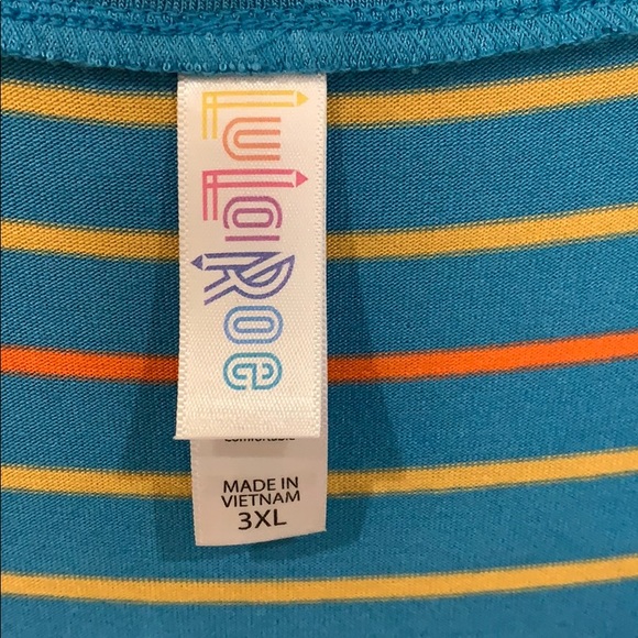 LuLa Roe plus size women’s V-neck top - Picture 2 of 6